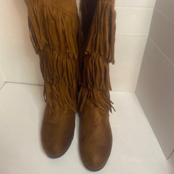 Pierre Dumas Women's Brown low Heel, Knee High Fringe Boots, Size 10M - Picture 1 of 7
